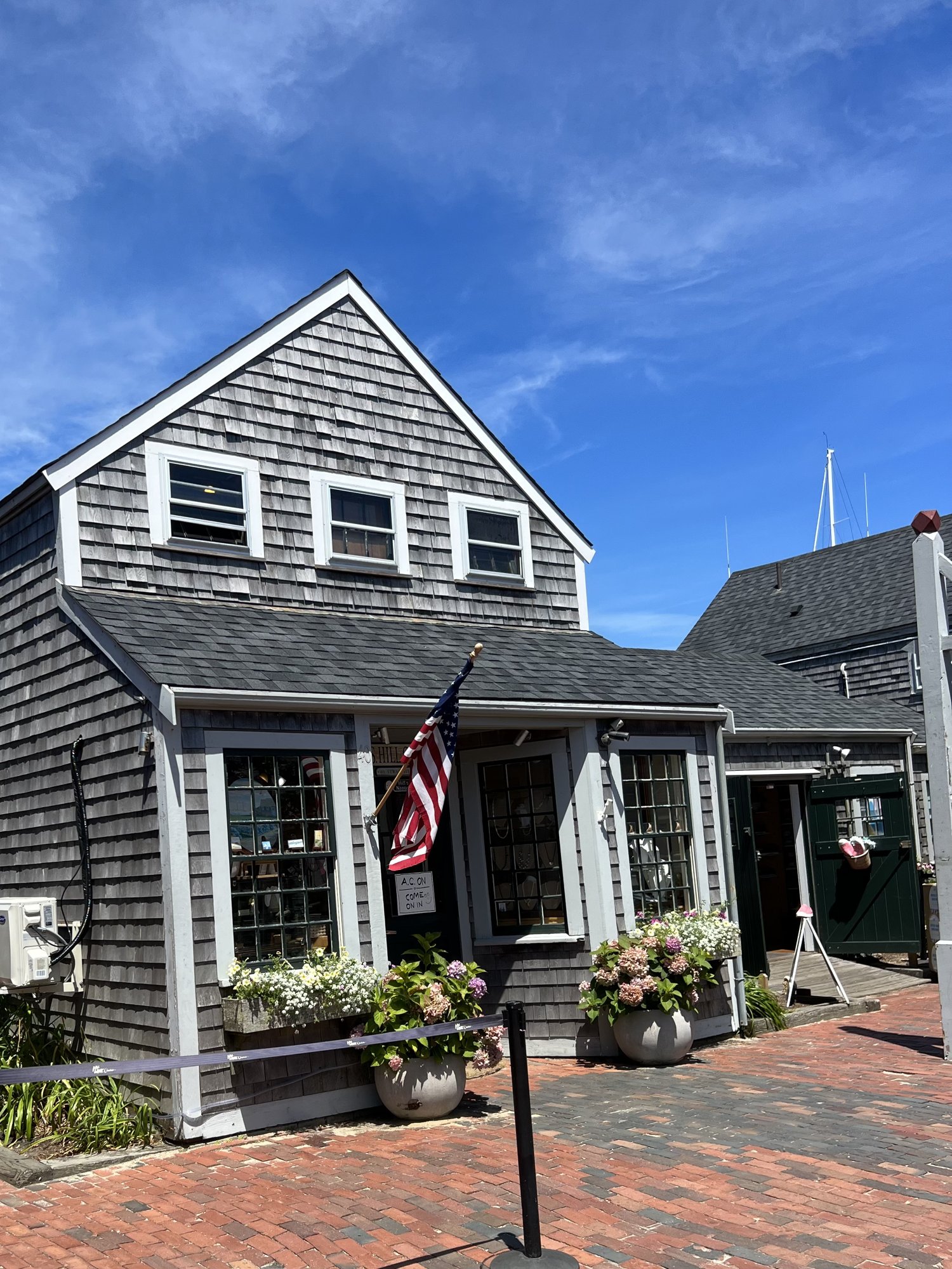 The Coastal Cottage Decorating Guide Everyone Wishes They Had